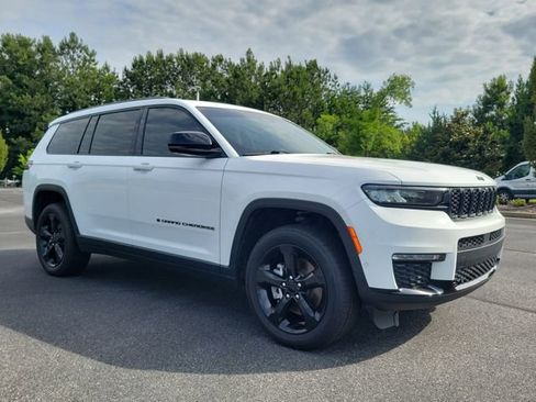 Used 2022 Jeep Grand Cherokee L Limited w/ Luxury Tech Group II AWD/4WD image 3
