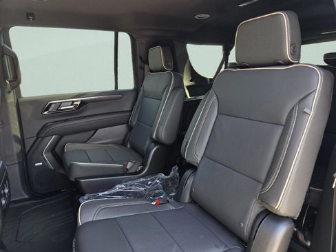 New 2026 Chevrolet Suburban Premier image 24