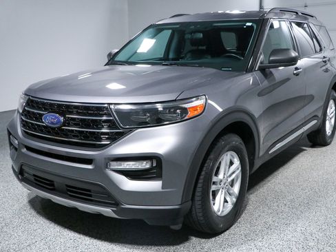 Used 2021 Ford Explorer XLT w/ Equipment Group 202A AWD/4WD image 33