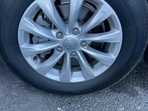 Used 2017 Chrysler Pacifica Touring-L FWD image 17