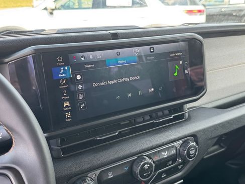 Used 2024 Jeep Wrangler Sport S image 24