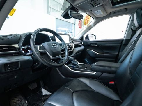 Certified 2024 Toyota Highlander XLE image 4