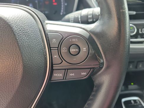Used 2024 Toyota Corolla Cross XLE FWD image 20