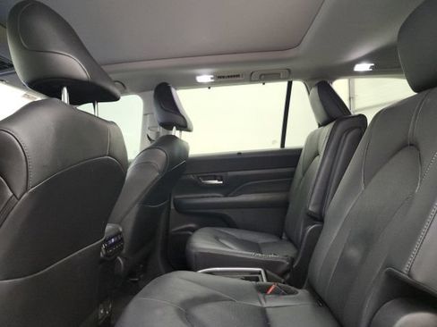 Used 2025 Toyota Grand Highlander AWD image 11