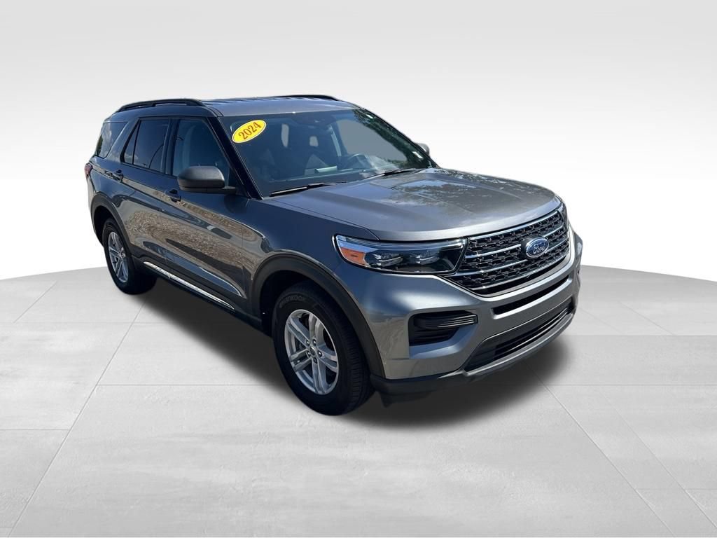 Used 2024 Ford Explorer XLT AWD/4WD image 9