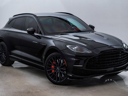 Used 2025 Aston Martin DBX 707 image 3