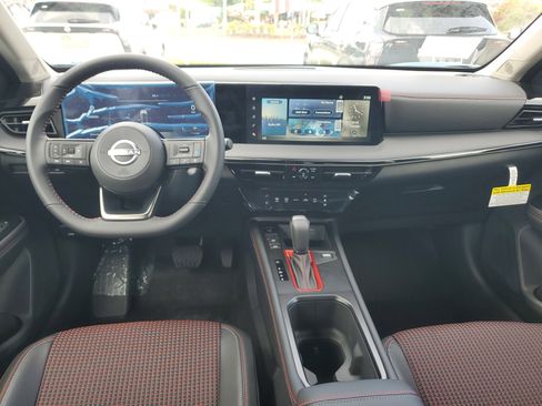New 2025 Nissan Kicks SR image 12