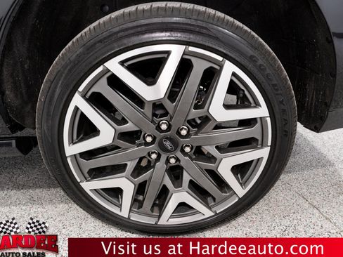 Used 2025 Ford Expedition Platinum w/ Platinum Ultimate Package AWD/4WD image 10