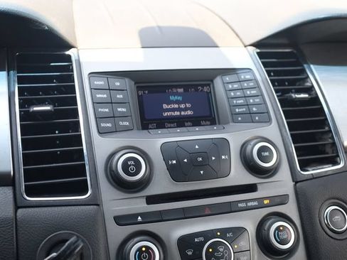 Used 2017 Ford Taurus SEL FWD image 21
