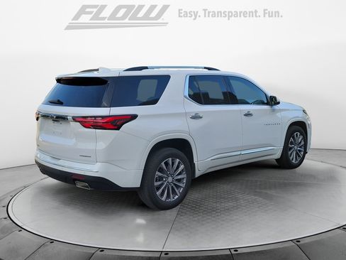 Used 2023 Chevrolet Traverse Premier FWD image 9