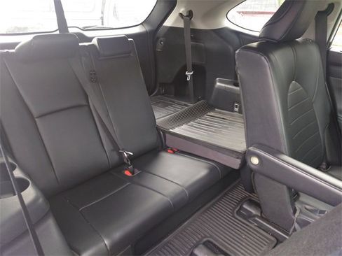 Used 2021 Toyota Highlander XLE image 17