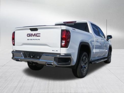 New 2026 GMC Sierra 1500 SLE image 3