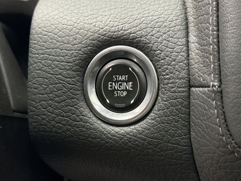 Used 2021 GMC Yukon Denali w/ Denali Premium Package image 23