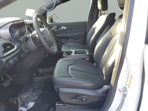 New 2026 Chrysler Pacifica Select AWD/4WD image 19