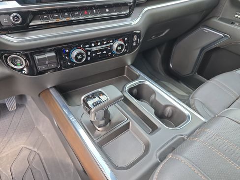 Used 2024 Chevrolet Silverado 1500 High Country w/ High Country Premium Package image 30