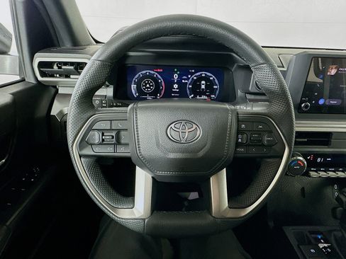 Used 2025 Toyota Tacoma TRD Off-Road image 11