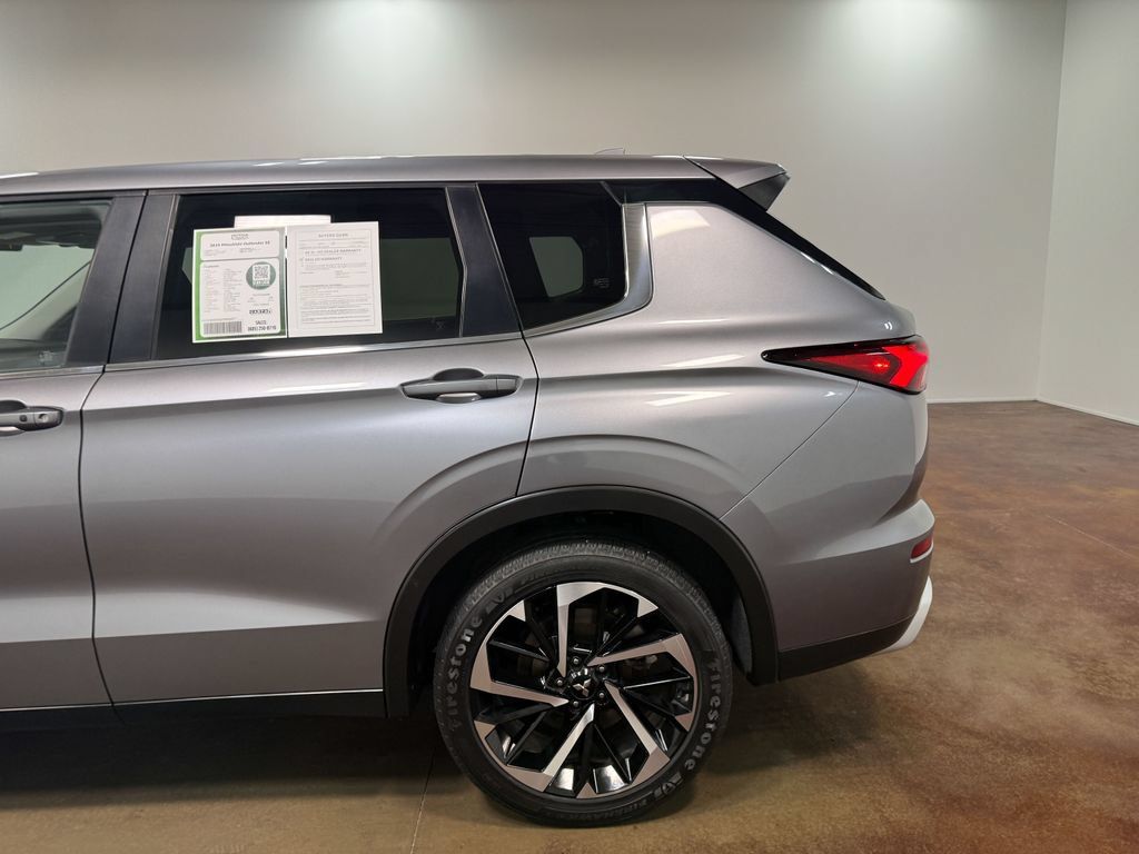 Used 2024 Mitsubishi Outlander SE AWD/4WD image 36