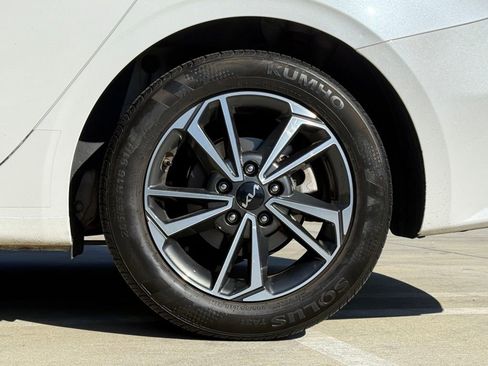 Used 2023 Kia Forte LXS image 7