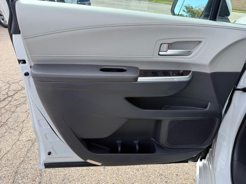 Used 2024 Toyota Sienna XLE FWD image 20