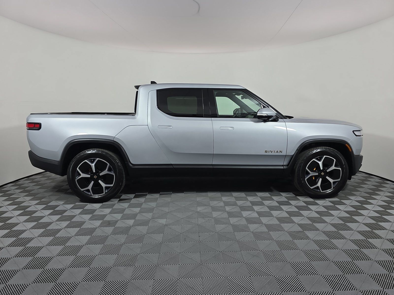 Used 2022 Rivian R1T Adventure AWD/4WD image 6
