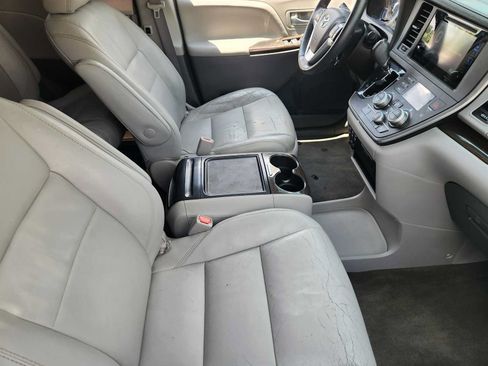 Used 2016 Toyota Sienna XLE w/ XLE Navigation Package FWD image 13