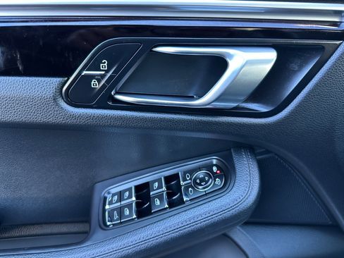 Used 2020 Porsche Macan image 11