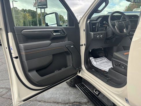 New 2026 GMC Sierra 2500 AT4 w/ AT4 Premium Plus Package image 9