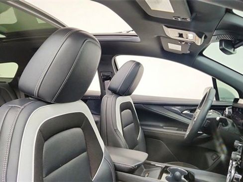 Used 2024 Chevrolet Blazer EV LT image 22