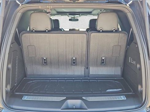 Used 2024 GMC Yukon AT4 w/ AT4 Premium Plus Package AWD/4WD image 6