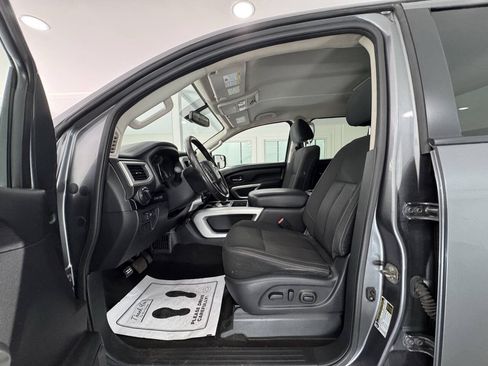 Used 2018 Nissan Titan SV w/ SV Convenience Package AWD/4WD image 14