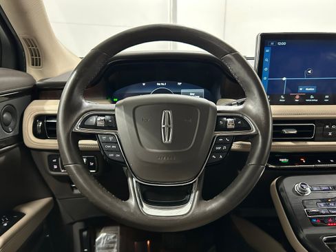 Used 2021 Lincoln Nautilus Reserve image 11