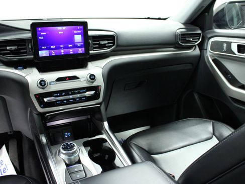 Used 2023 Ford Explorer XLT w/ Equipment Group 202A image 20