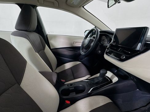 Used 2025 Toyota Corolla LE FWD image 27