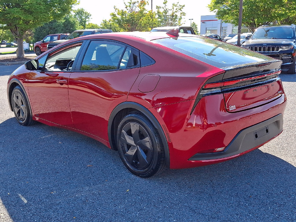 Used 2023 Toyota Prius LE AWD/4WD image 7