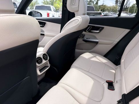 Used 2025 Mercedes-Benz GLC 300 image 15