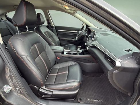 Certified 2025 Nissan Altima 2.5 SR image 11