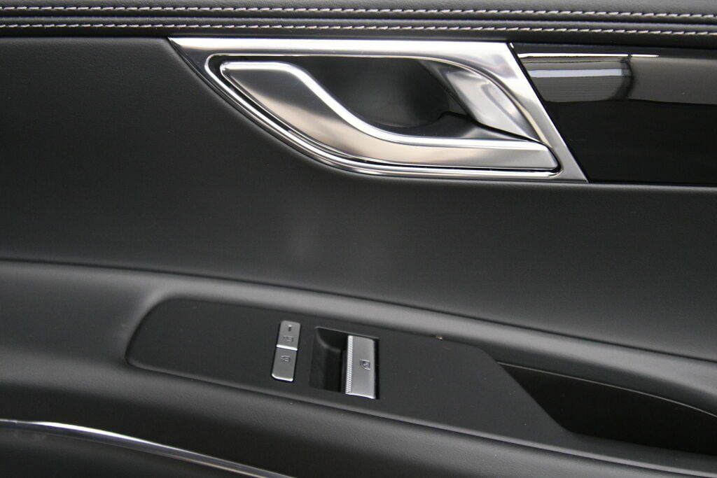 Used 2025 Genesis GV80 2.5T Standard AWD/4WD image 31