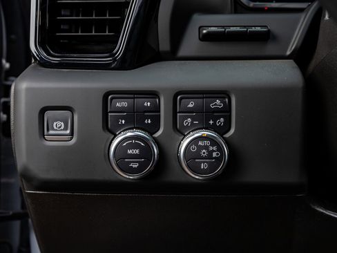 Used 2024 GMC Sierra 2500 AT4X image 22