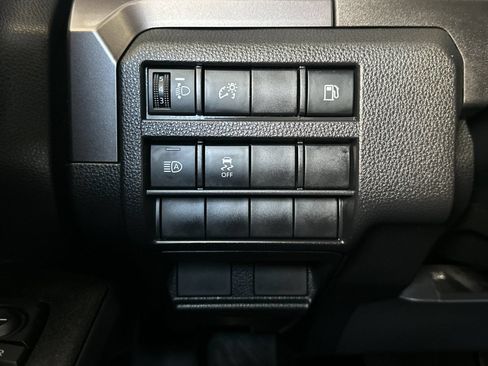 Used 2025 Toyota 4Runner SR5 AWD/4WD image 27