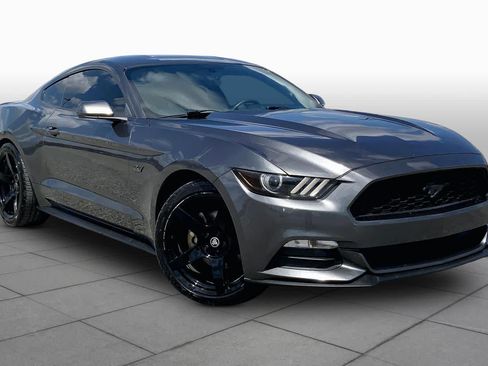 Used 2017 Ford Mustang Coupe RWD image 3