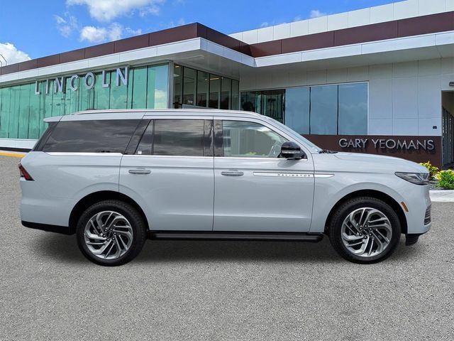 New 2026 Lincoln Navigator Premiere AWD/4WD image 3