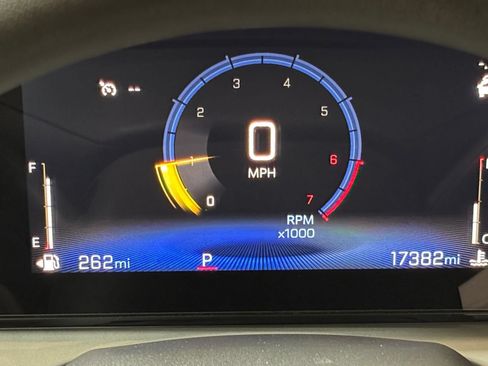 Used 2025 Chevrolet Trax LT FWD image 39