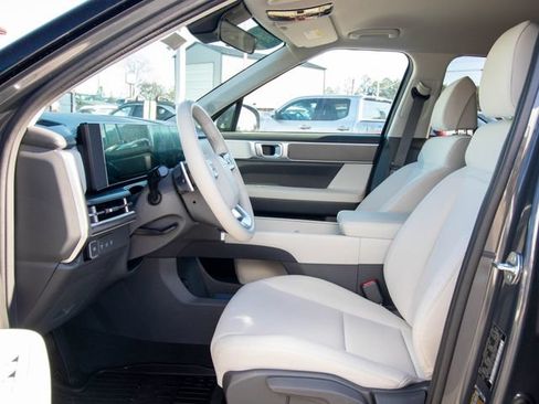 Used 2026 Hyundai Santa Fe SE FWD image 8