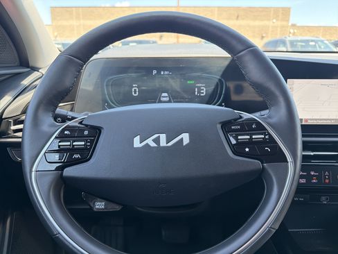 Used 2024 Kia Niro EX w/ EX Cold Weather Package FWD image 12