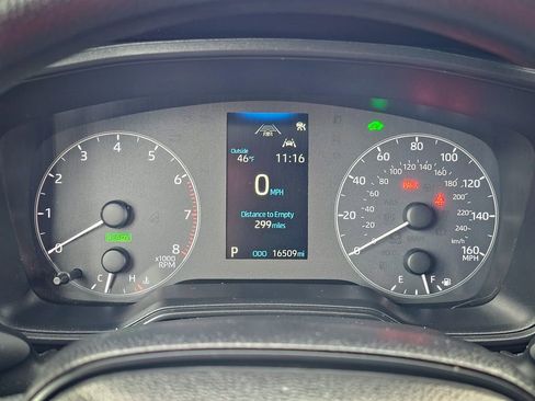 Used 2024 Toyota Corolla Cross AWD Hybrid image 15