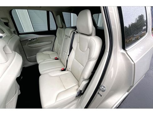 Used 2016 Volvo XC90 T5 Momentum image 26