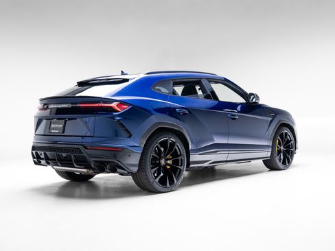 Used 2022 Lamborghini Urus image 23