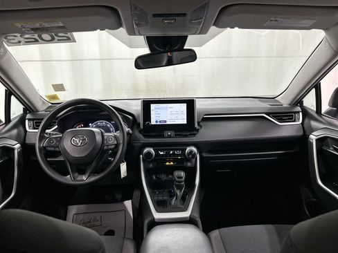 Used 2023 Toyota RAV4 LE AWD/4WD image 18