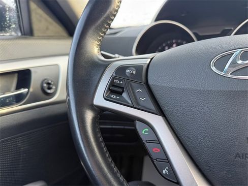 Used 2017 Hyundai Veloster Base image 20