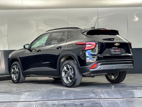Used 2025 Chevrolet Trax LT FWD image 5